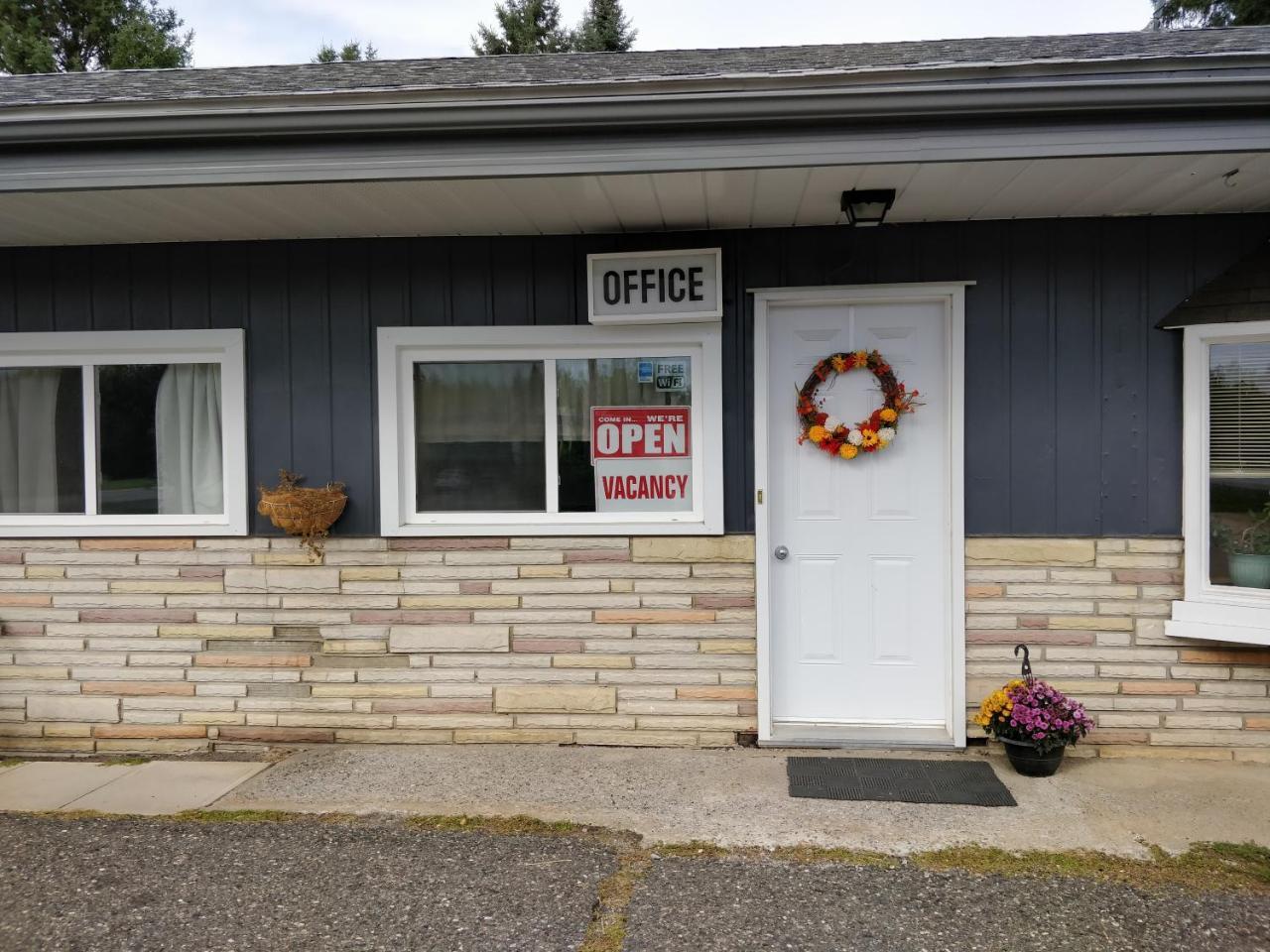 Kakabeka Falls Telstar Motel מראה חיצוני תמונה